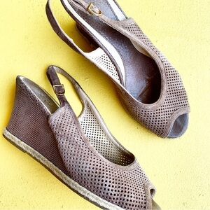 AMALFI summer sandals wedge heels 8 M